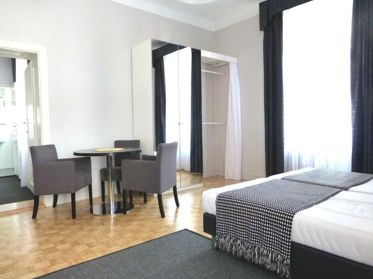 7 Rooms Mtp Poznan Exterior photo